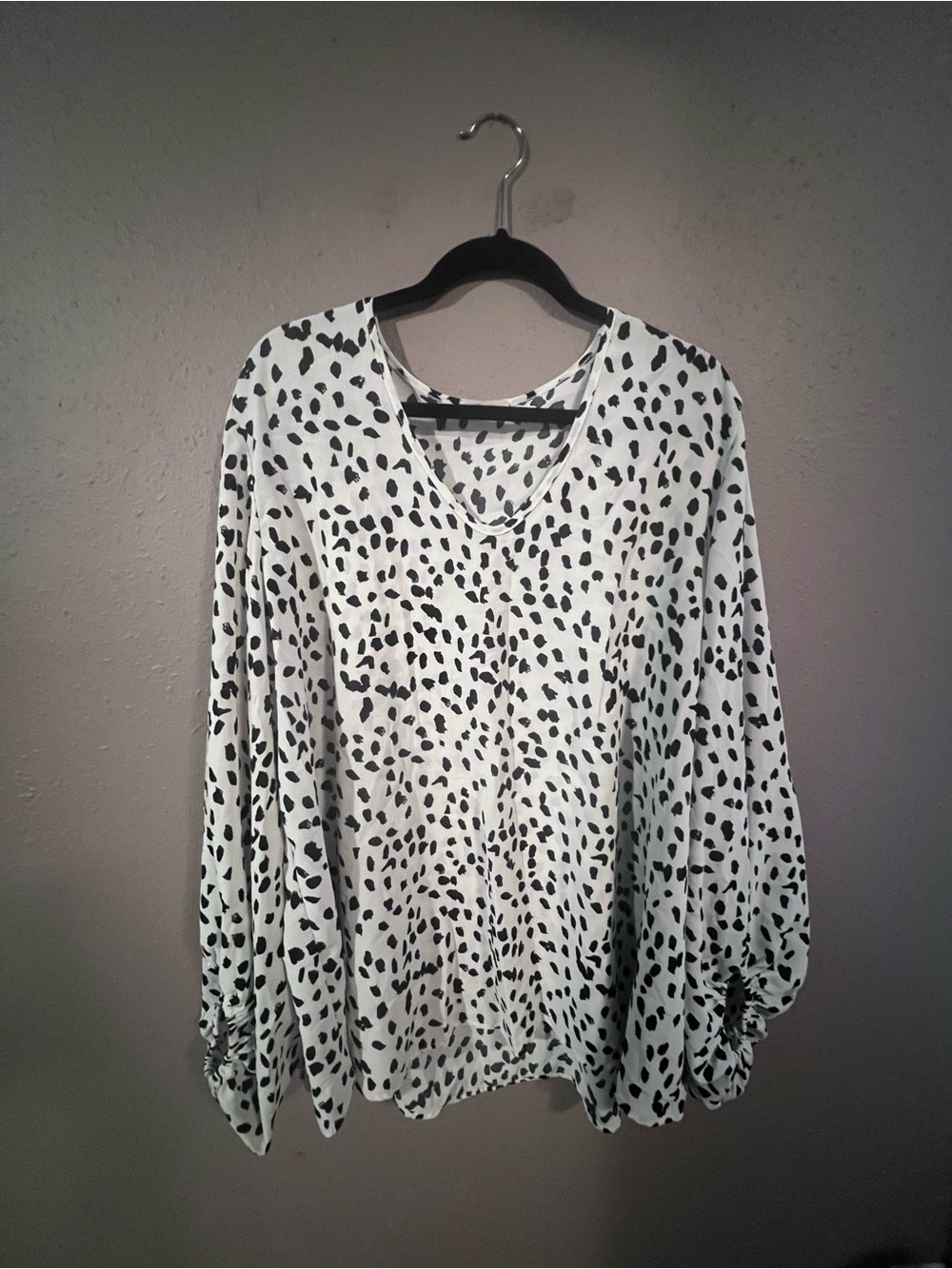 Women's Black & White Dotted V-Neck Blouse